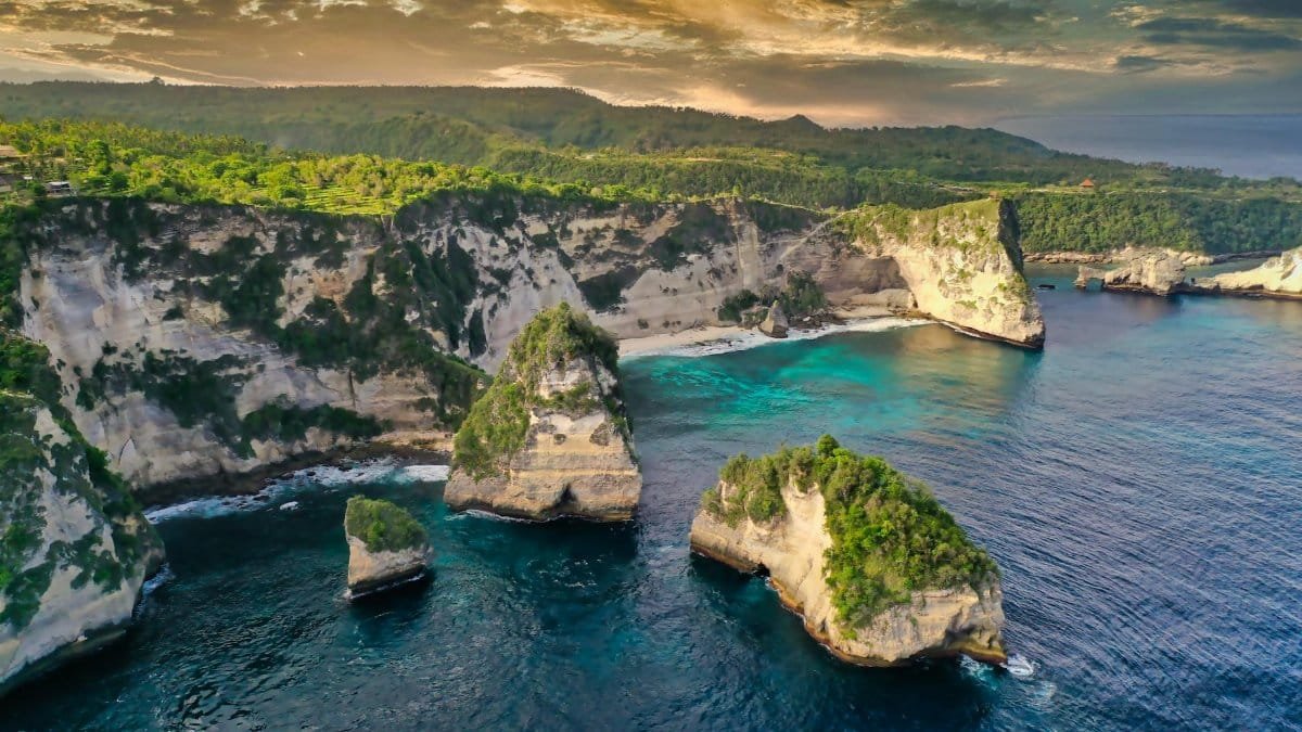 Stunning aerial view of Bali's coastal cliffs and turquoise ocean, capturing nature's beauty.