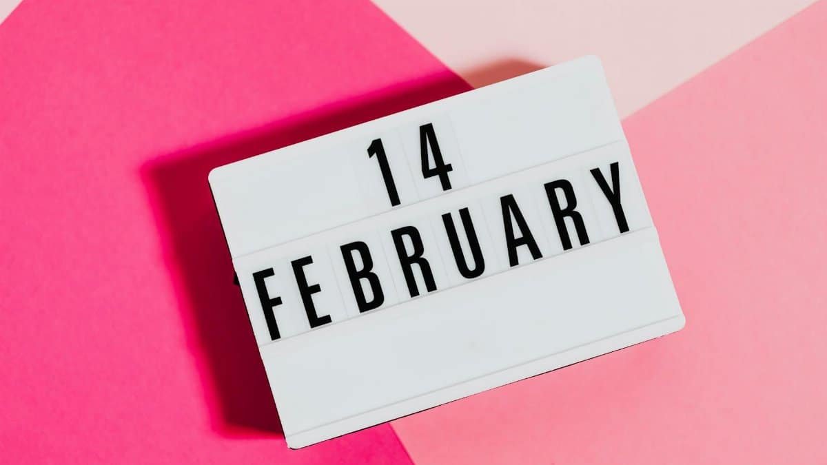 Stylish Valentine's Day message on February 14 with pink background.