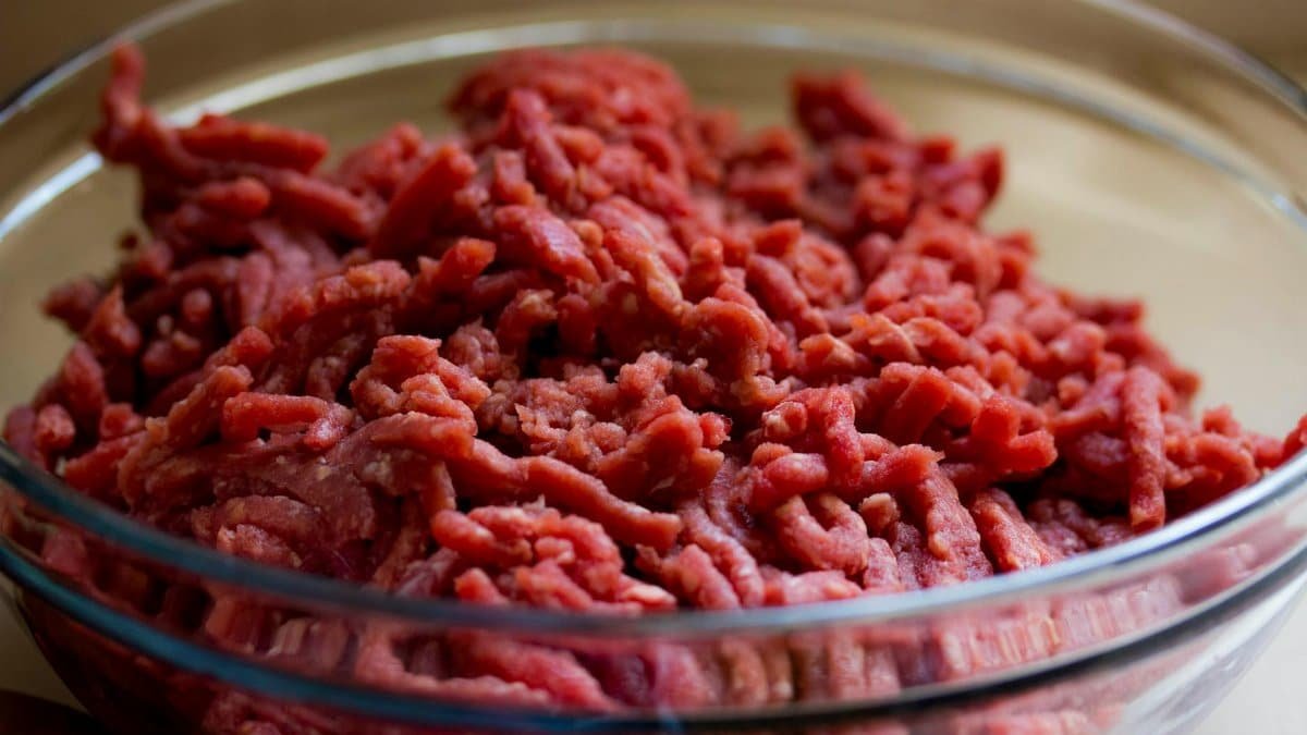 High-quality image of fresh ground beef in a glass bowl, ideal for culinary and food-related themes.