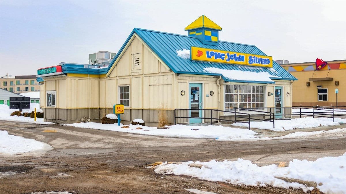 Long John Silver's fast-food restaurant exterior covered in snow, Indianapolis, Indiana.