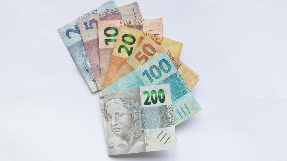 A fan arrangement of colorful Brazilian Real banknotes on a white background showcasing different values.