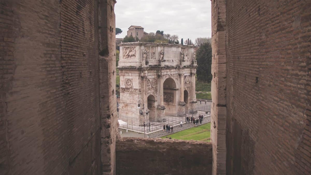 Captured view of the Arch of Constantine, a historic Roman monument in Rome, Italy.
