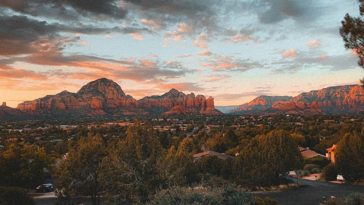 Breathtaking view of Sedona's red rocks at sunset showcasing Arizona's natural beauty.
