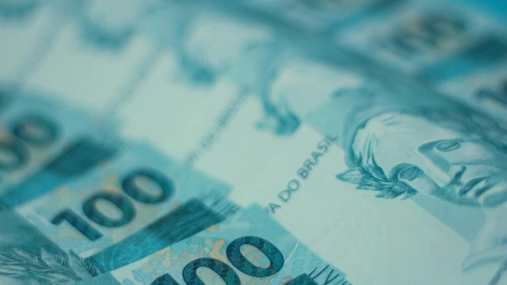 Detailed view of 100 Brazilian real banknotes, emphasizing currency and finance theme.