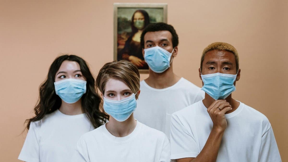 Group of diverse people wearing masks with Mona Lisa in the background, portraying pandemic symbolism.