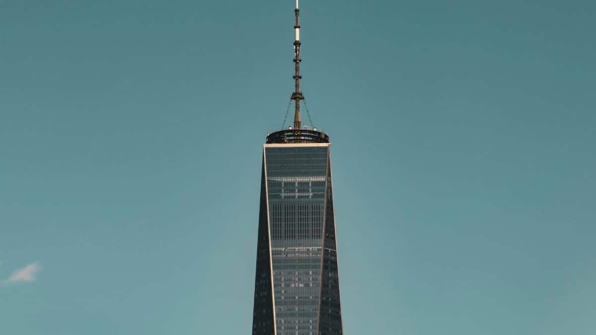 One World Trade Center in New York City under a clear blue sky.
