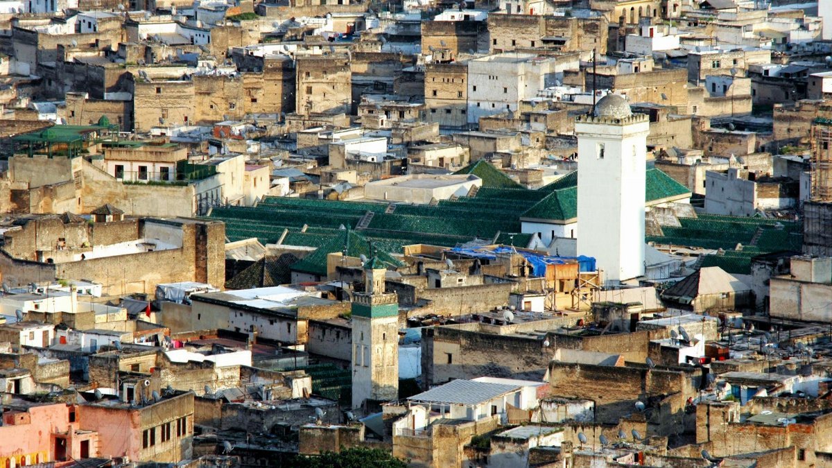 Aerial shot of the historic Medina in Fès, Morocco showcasing its dense architecture.