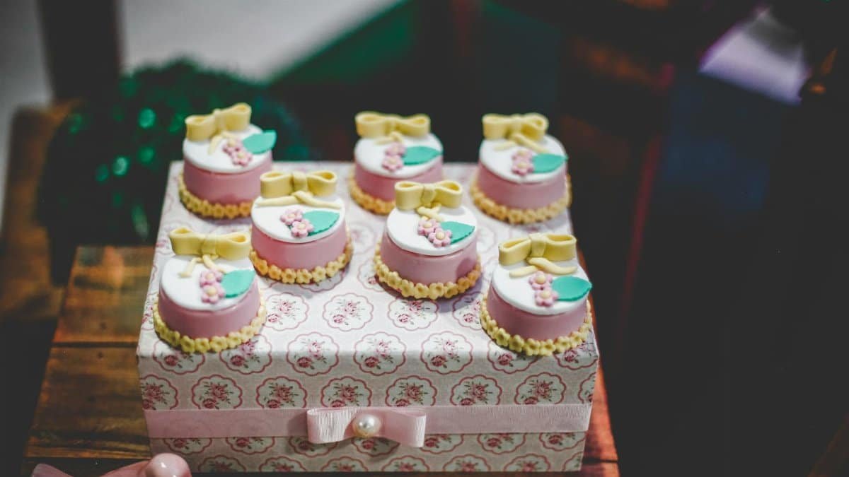 Beautifully decorated mini cakes with floral designs, perfect for elegant occasions.