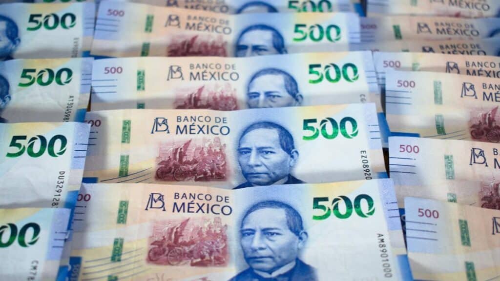 Detail view of multiple Mexican 500 Peso banknotes showcasing currency design and value.