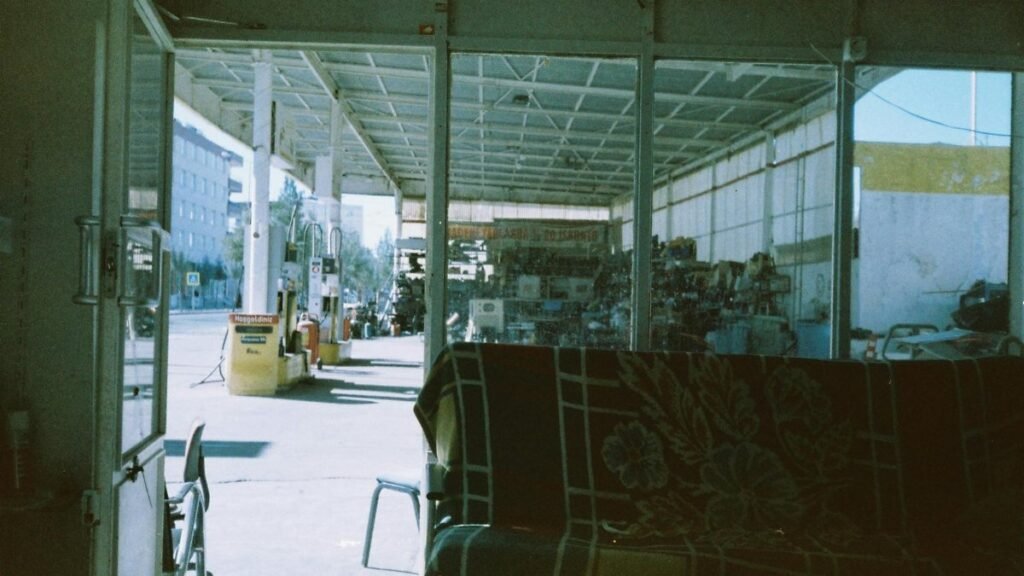 Interior view of a vintage gas station in Diyarbakır, Türkiye.