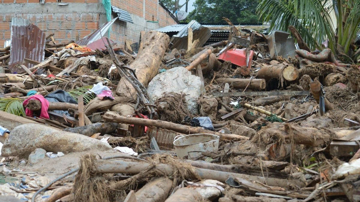 Destruction in Mocoa, Colombia due to natural disaster. Damaged structures and debris.