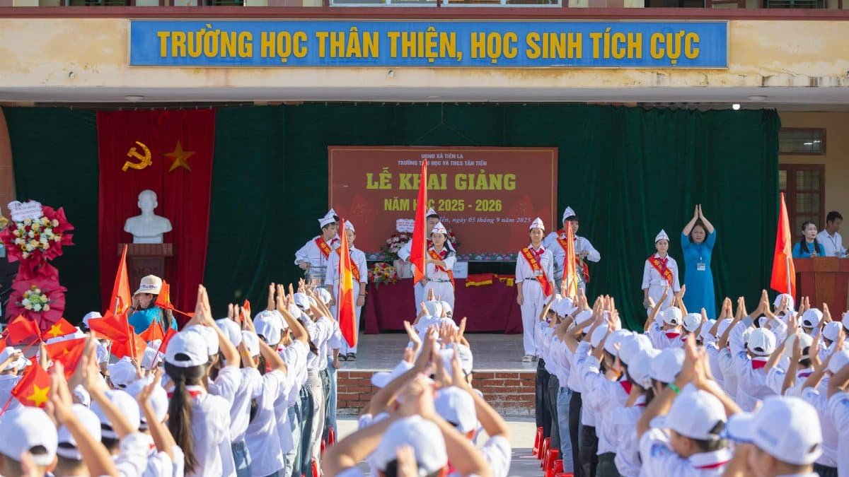 Students in Vietnam celebrate opening ceremony at school 2025-2026