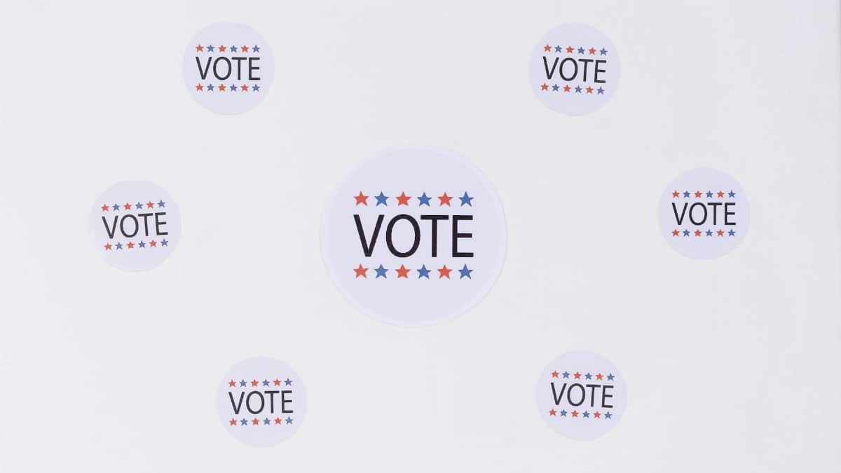 Circular stickers with 'Vote' text and stars emphasizing a voting campaign.