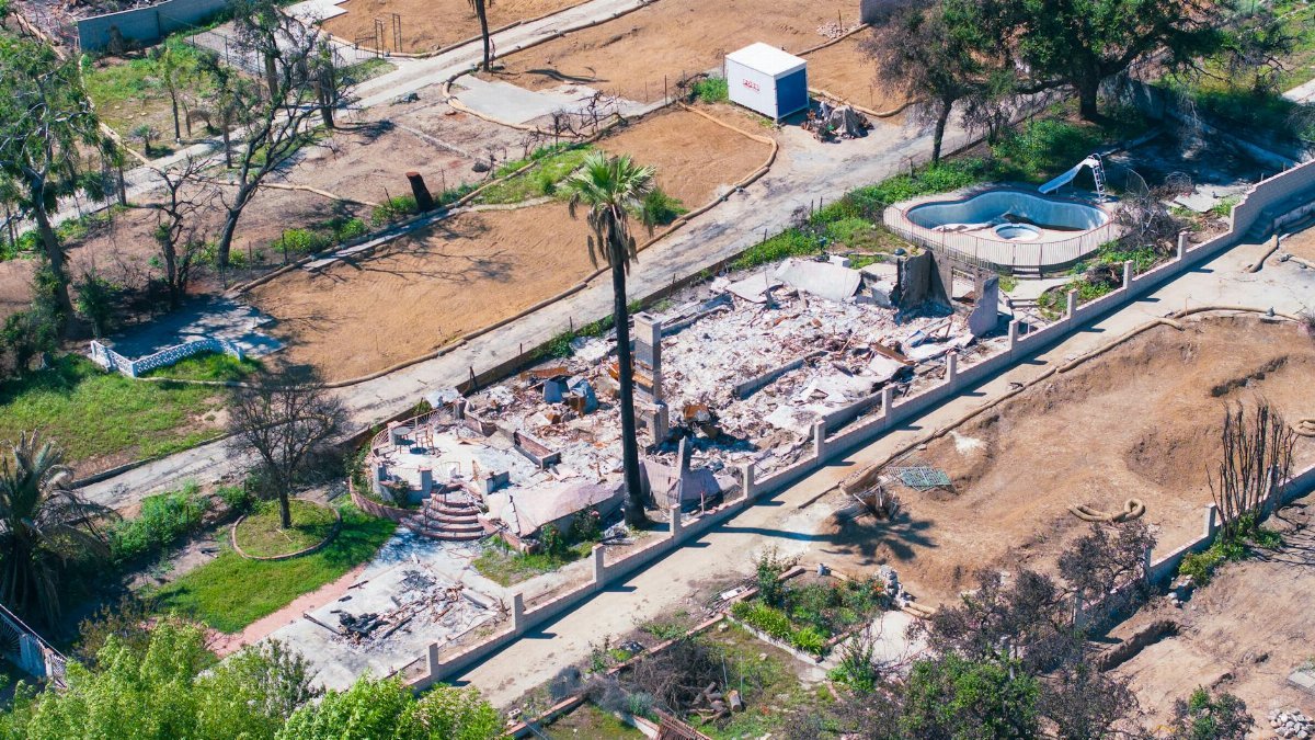 Aerial shot showing a destroyed house by wildfire in Altadena, California, highlighting the devastation.