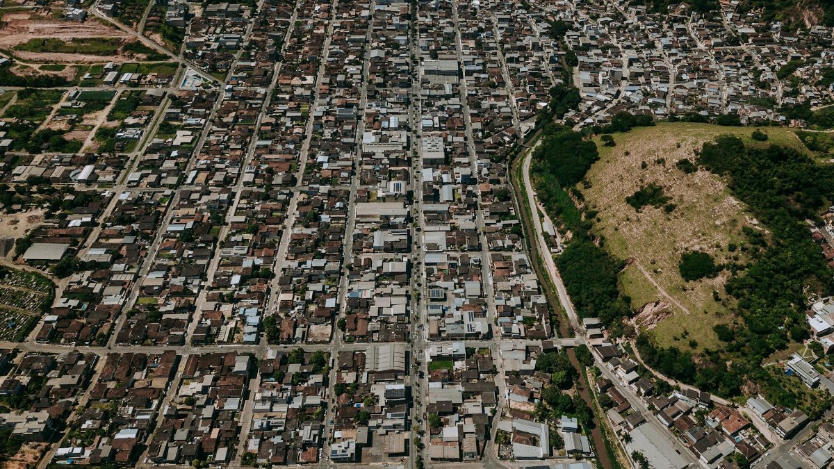 Bird's eye view of the suburban landscape in Coronel Fabriciano, Minas Gerais, Brazil.