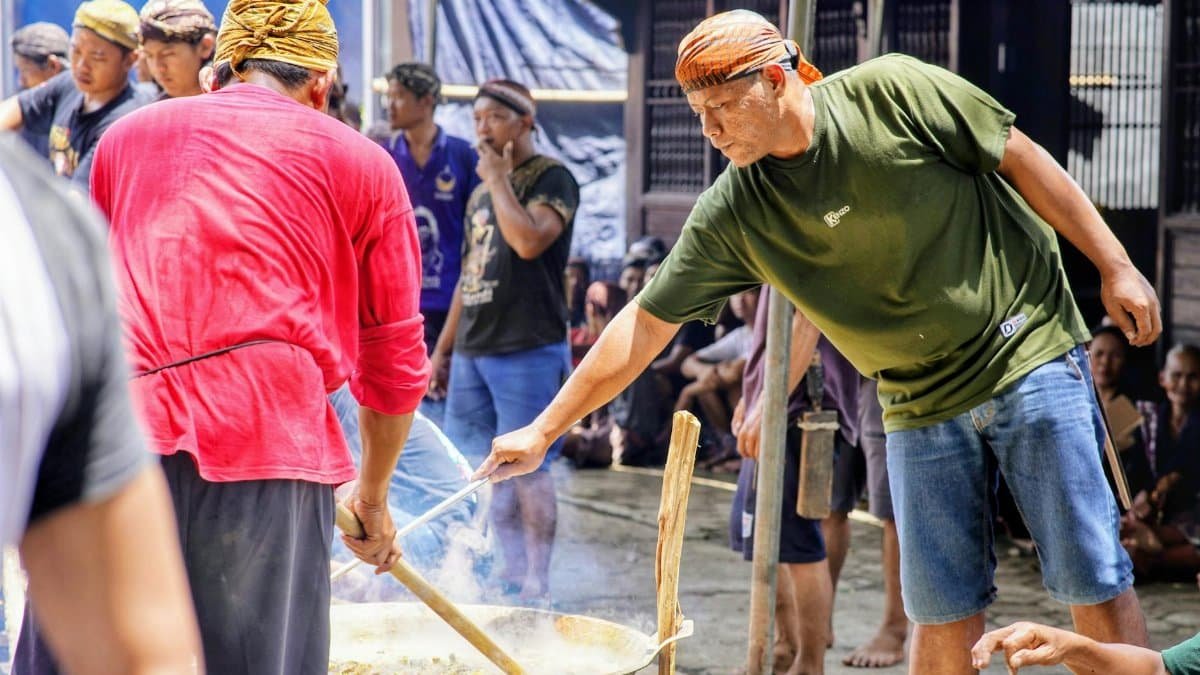 Traditional cooking event in Central Java, showcasing local culinary practices and community participation.