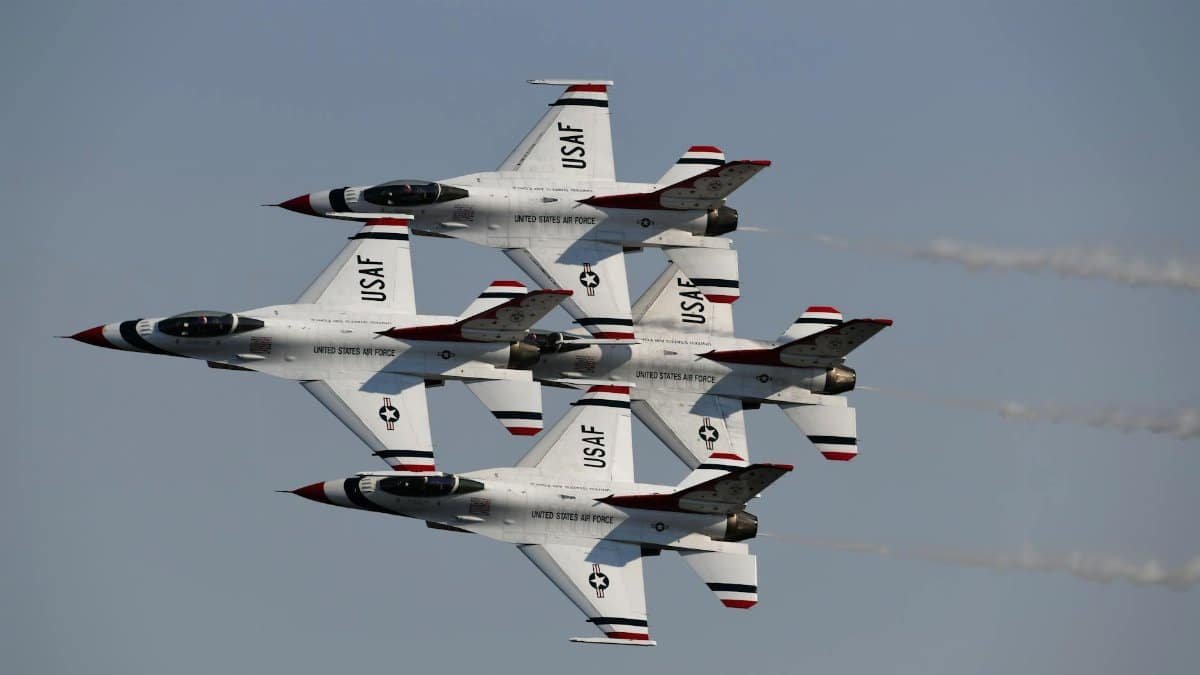 United States Air Force Thunderbirds performing aerobatic flight display during airshow.