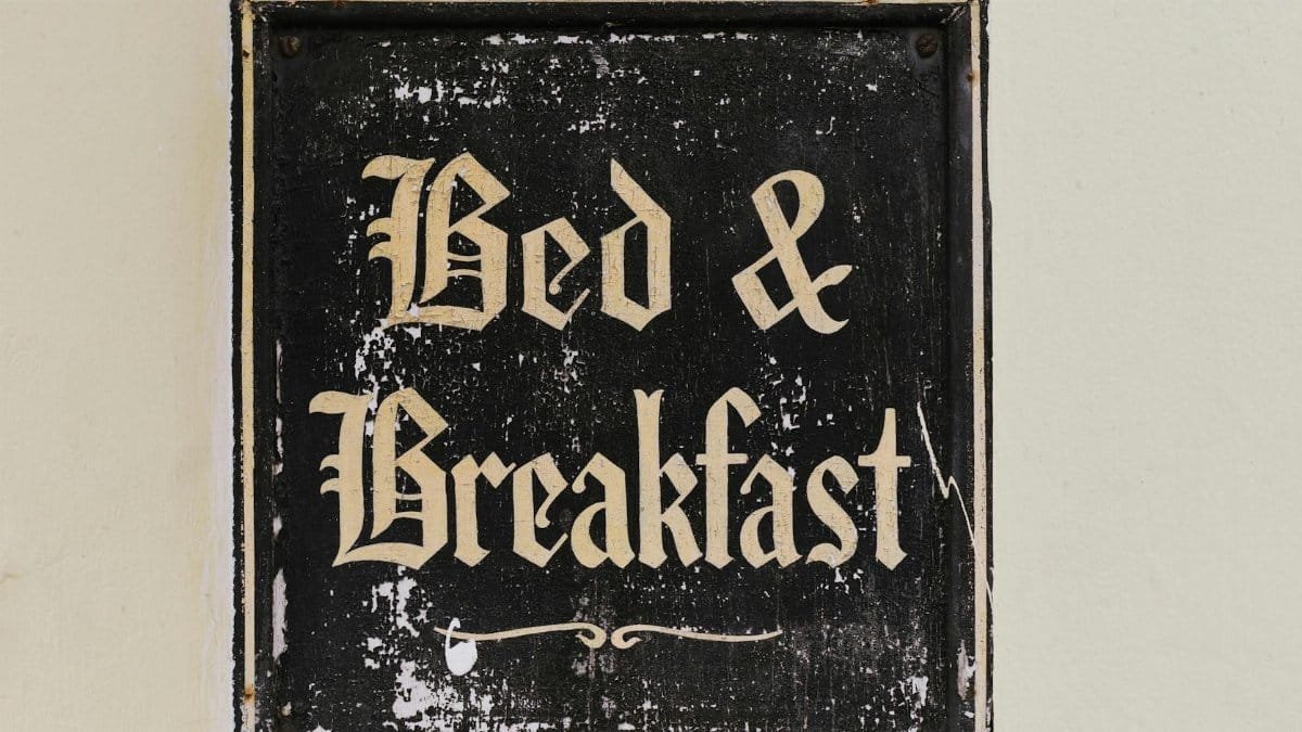 Retro sign with 'Bed & Breakfast' text, evoking nostalgia and hospitality.
