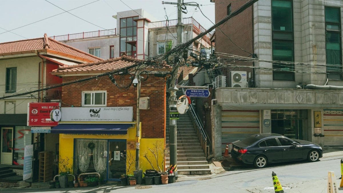 Cozy urban street view in Seoul, showcasing charming Korean architecture and vibrant city life.