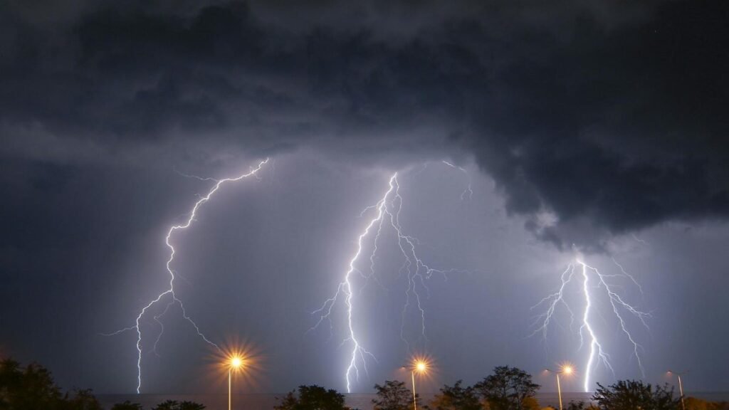 Stunning capture of multiple lightning strikes illuminating the night sky in Fındıklı, Rize, Türkiye.