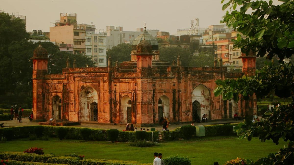 Discover the rich history of Lalbagh Fort, an iconic monument in Dhaka, Bangladesh.