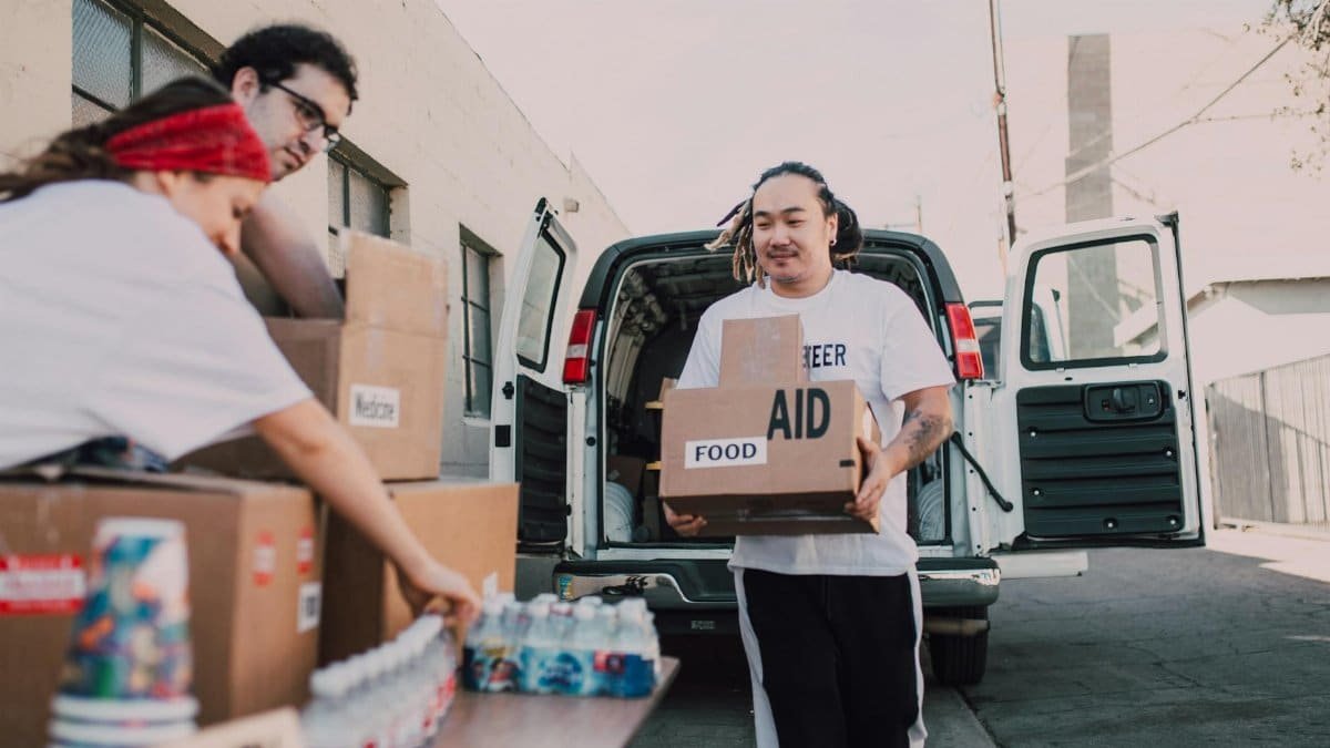 Volunteers organizing and distributing aid from a van, supporting community efforts.