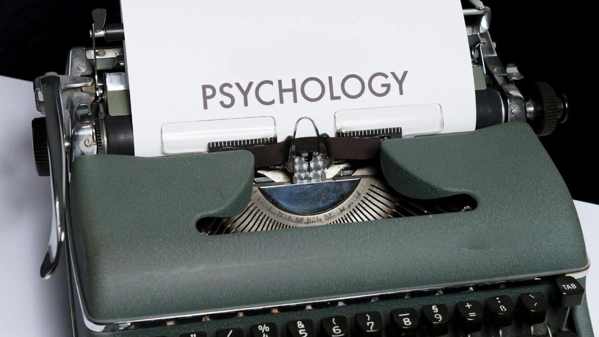 Close-up of an antique typewriter printing the word 'psychology', symbolizing retro communication.