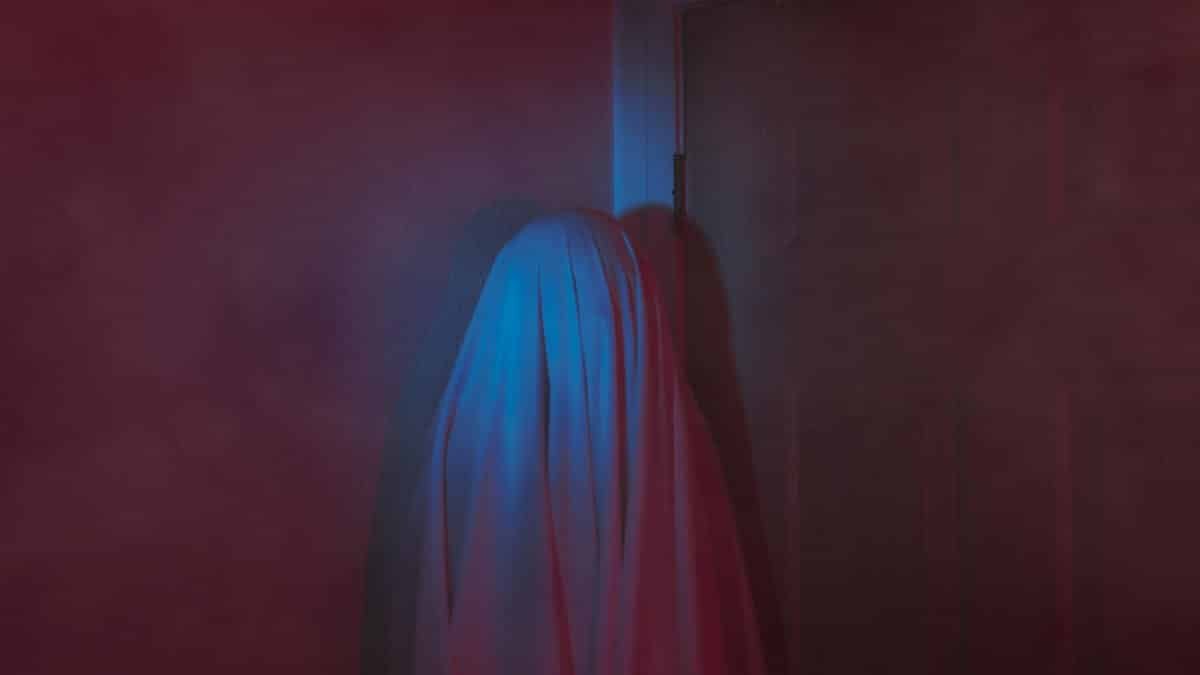 Simulates a ghostly figure in a dark room with a mysterious ambiance.