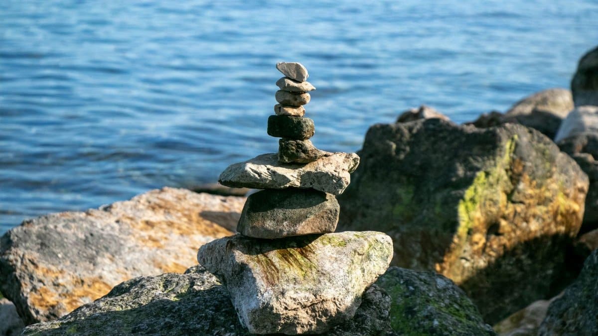 Balancing stones create an artistic installation by the Swiss lakeside.