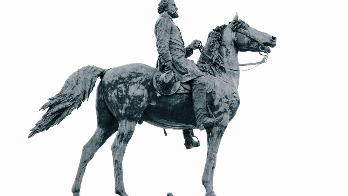 Classic equestrian statue depicting a historical figure on horseback, symbolizing leadership and heritage.