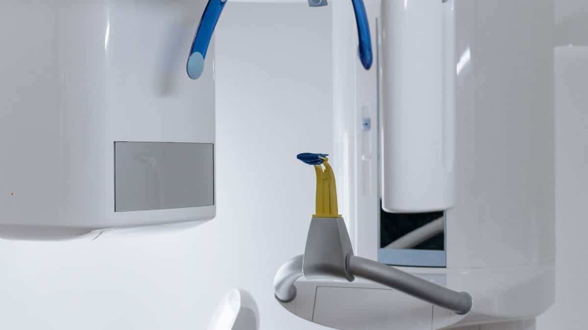 Close-up of modern dental x-ray equipment in a clinic displaying advanced odontology technology.