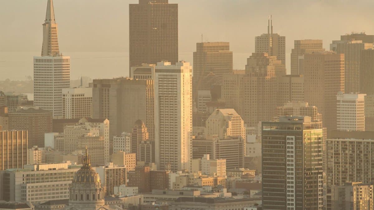 A beautiful view of the San Francisco skyline featuring the iconic Transamerica Pyramid during sunset.