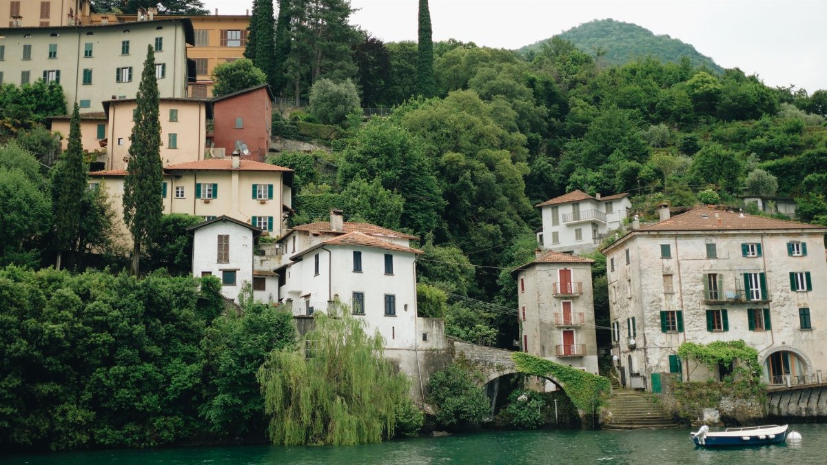 Picturesque lakeside villas surrounded by lush greenery on Lake Como, Italy.