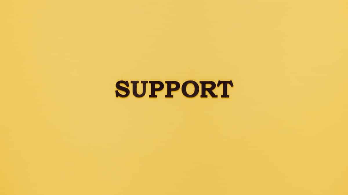 Minimalist image with 'Support' text on a yellow background for conceptual themes.