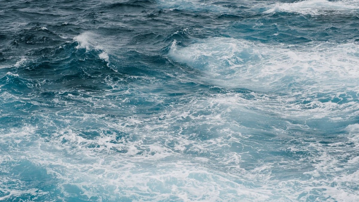 A mesmerizing view of the dynamic ocean waves captured off Lanzarote's coastline.