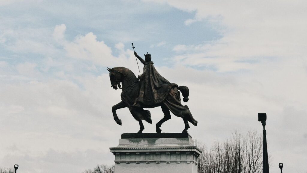 Equestrian statue of King Louis IX in St. Louis, Missouri under a partly cloudy sky.