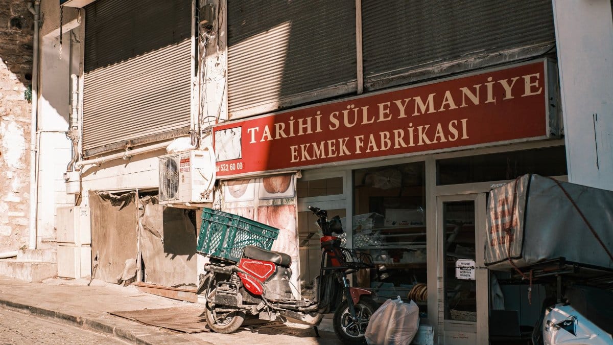 Explore the bustling city streets of Istanbul with the iconic Tarihi Süleymaniye Ekmek Fabrikası bakery.