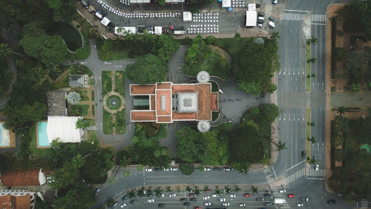 Aerial view of Belo Horizonte showcasing urban architecture and traffic flow.
