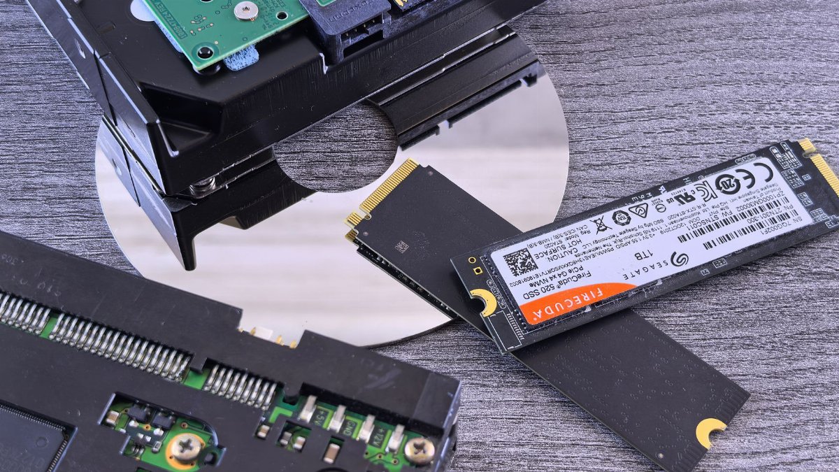 Contrasting data storage technologies: NVMe SSD, HDD, and CD.