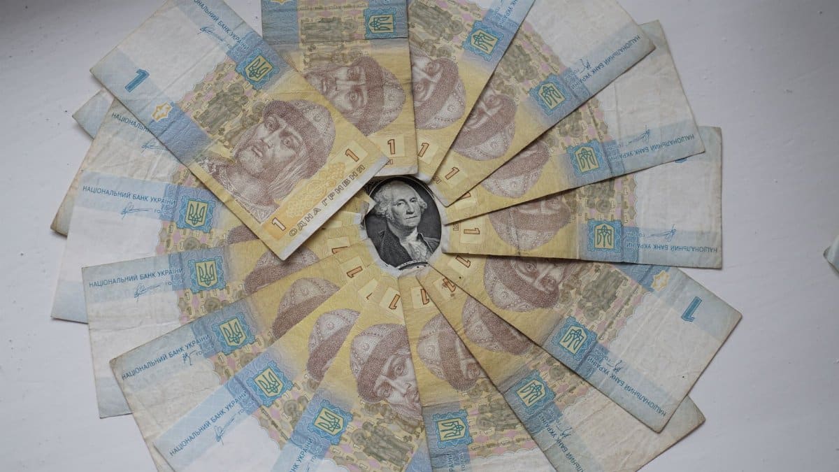 A creative display of Ukrainian banknotes in a circular array showcasing economic themes.