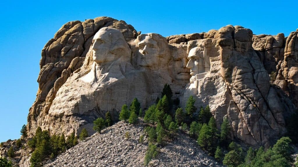 A striking view of Mount Rushmore in South Dakota on a sunny day.
