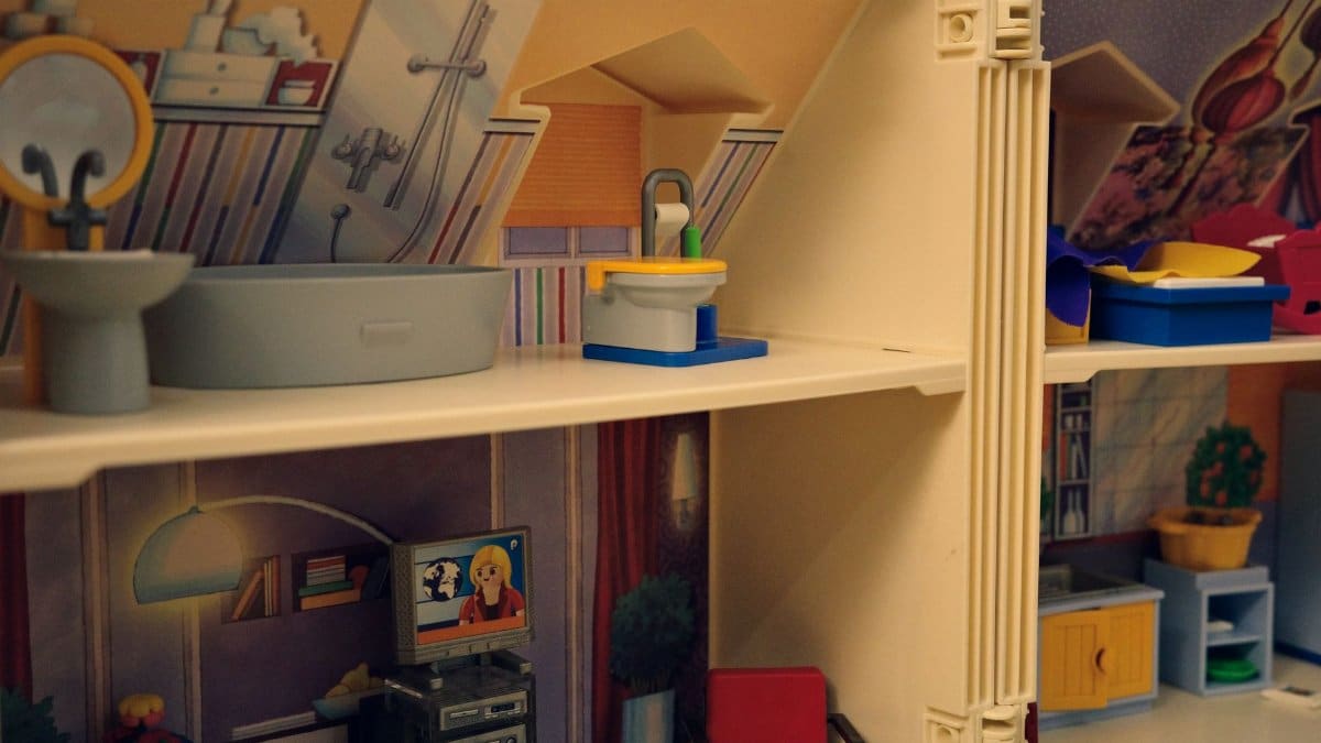 Intricately designed toy dollhouse interior featuring miniature furniture and decor. Perfect for playtime imagination.