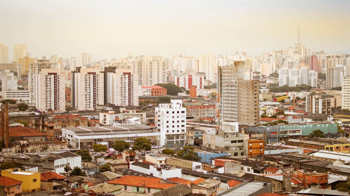 High angle view of São Paulo's urban landscape with skyscrapers and residential buildings.