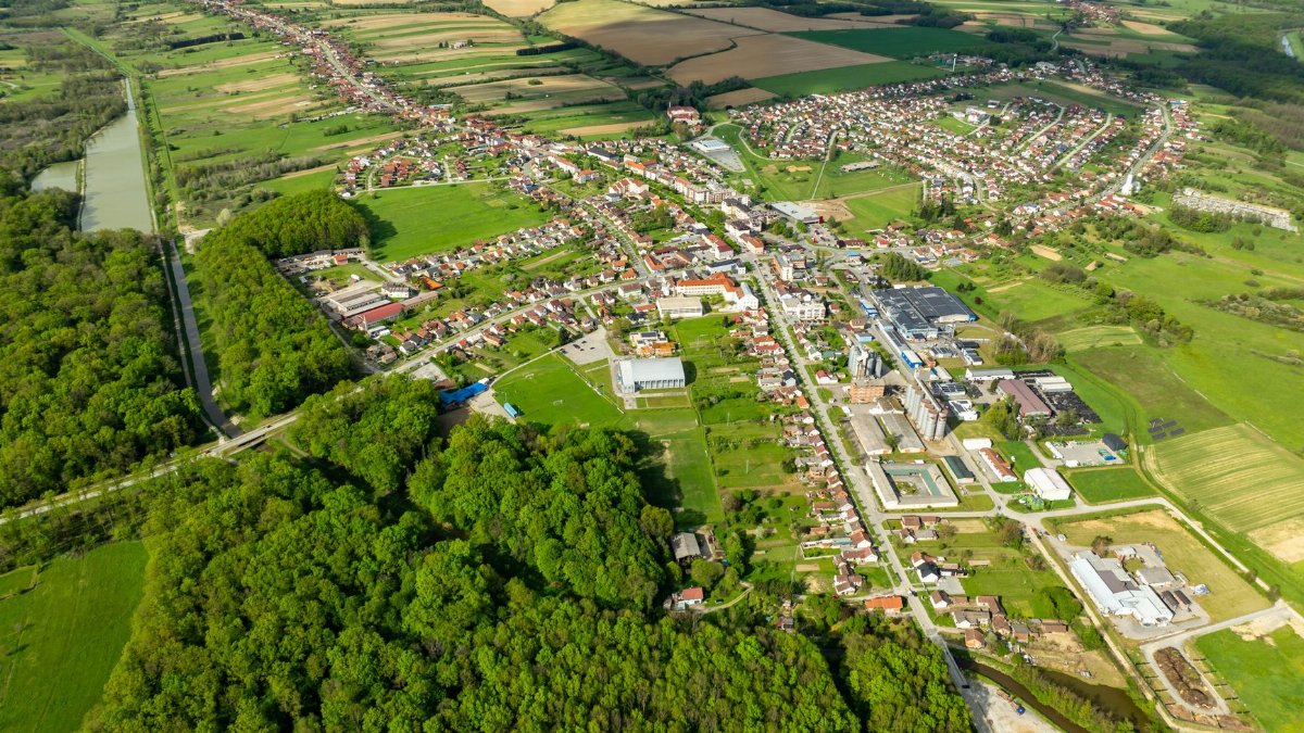 Stunning aerial view of Garešnica's lush greenery and vibrant fields during springtime.