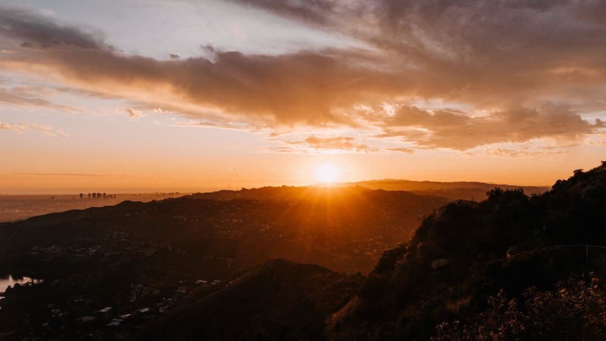Stunning sunset view over the hills of Los Angeles, capturing golden hour beauty.