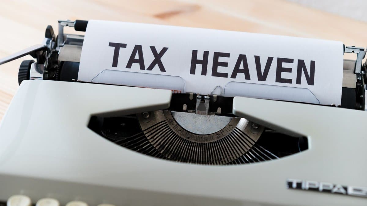 Close-up of a vintage typewriter displaying the words 'TAX HEAVEN', conveying a conceptual financial theme.
