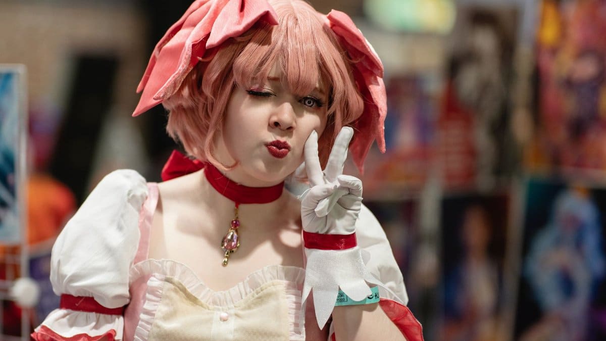 Close-up photo of a cosplayer striking a pose at an anime convention in San José, Costa Rica.