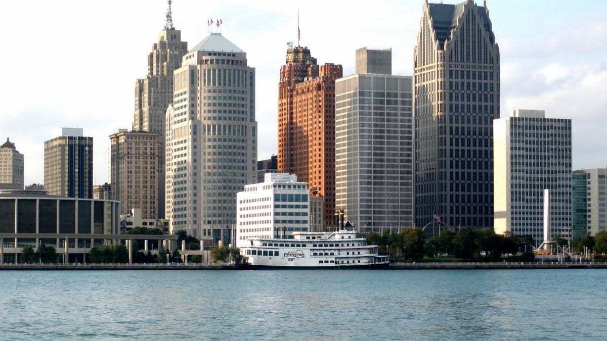 Panoramic view of Detroit's skyline with the iconic riverfront during the day.