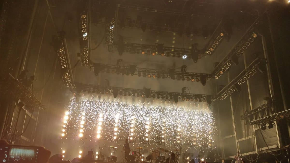 Exciting live concert with stunning lights and crowd in Las Vegas.