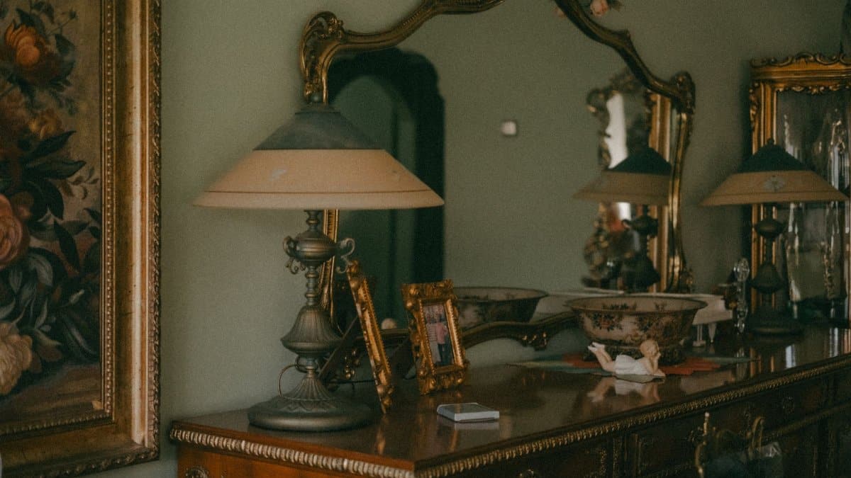 Vintage interior design featuring ornate mirrors, an antique lamp, and a wooden cabinet in Eskişehir, Türkiye.